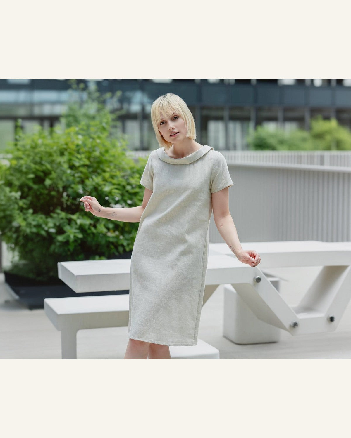 Beiges Leinenkleid für den Alltag - Produktbild 1