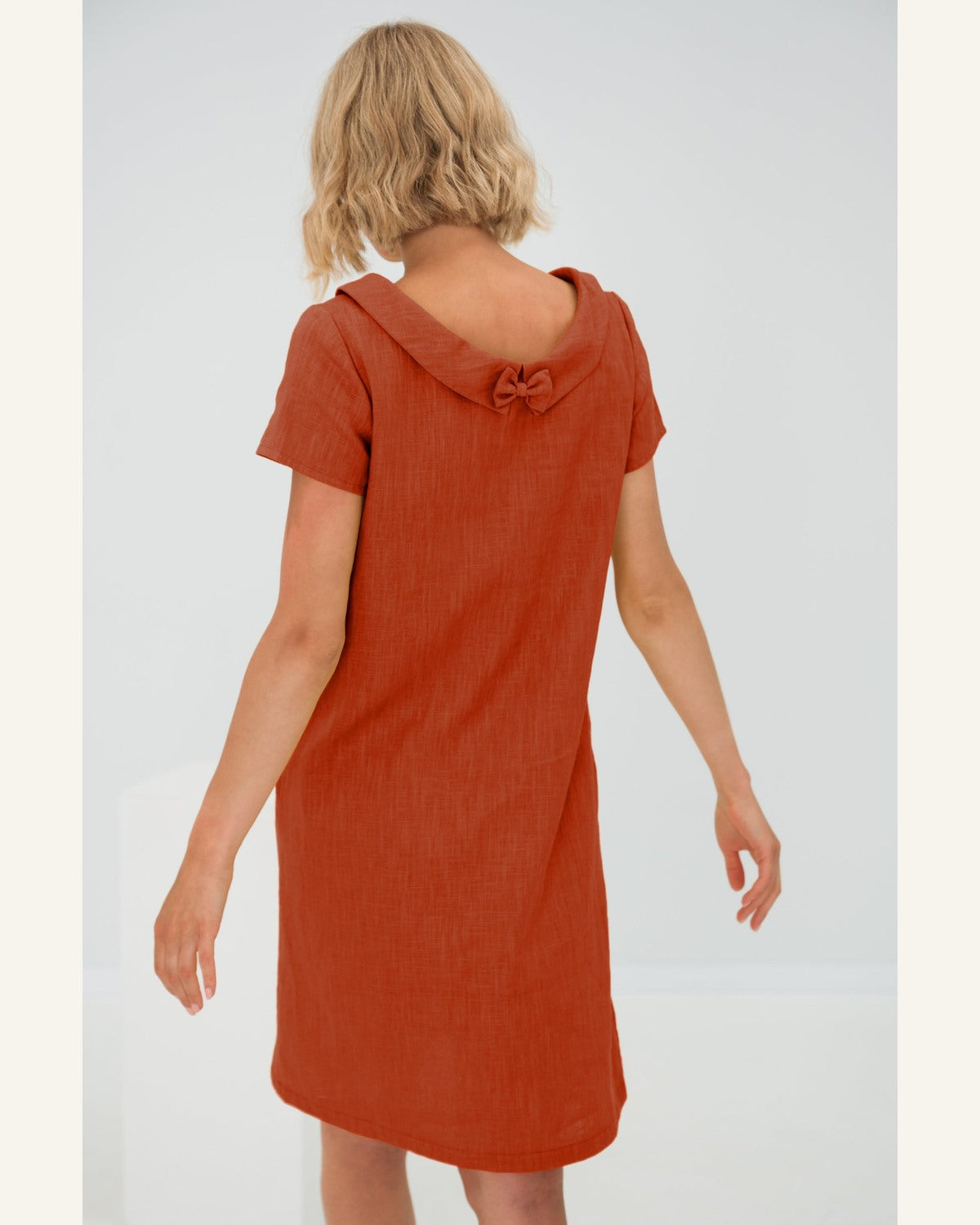 Beiges Leinenkleid für den Alltag - Produktbild 4