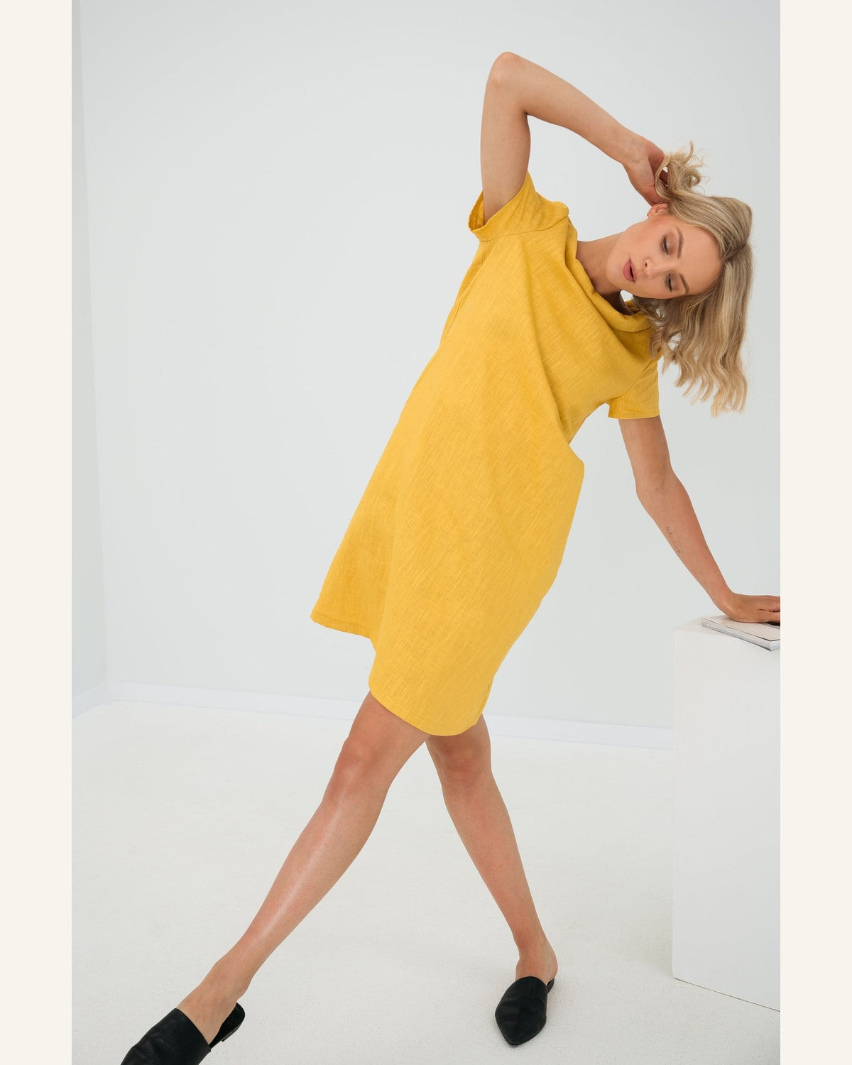 Beiges Leinenkleid für den Alltag - Produktbild 5