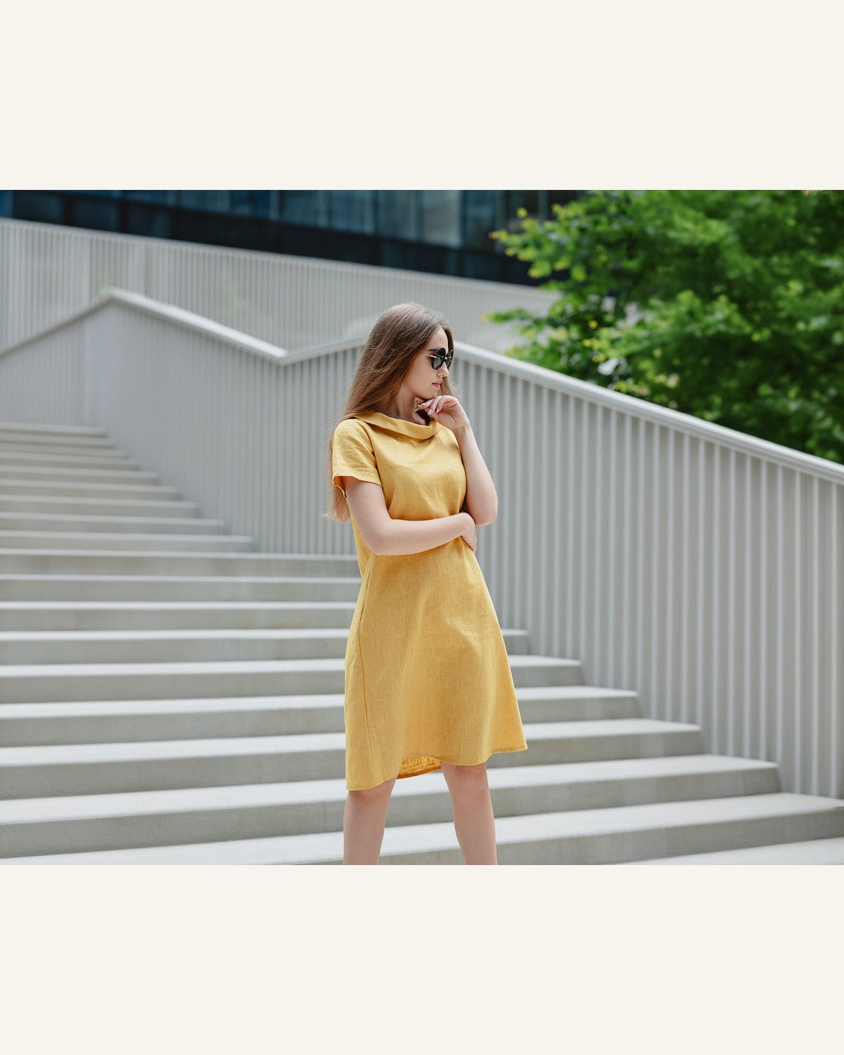 Beiges Midi-Kleid mit Schleife - Produktbild 1