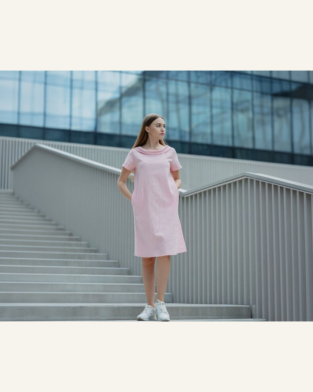 Beiges Midi-Kleid mit Schleife - Produktbild 5