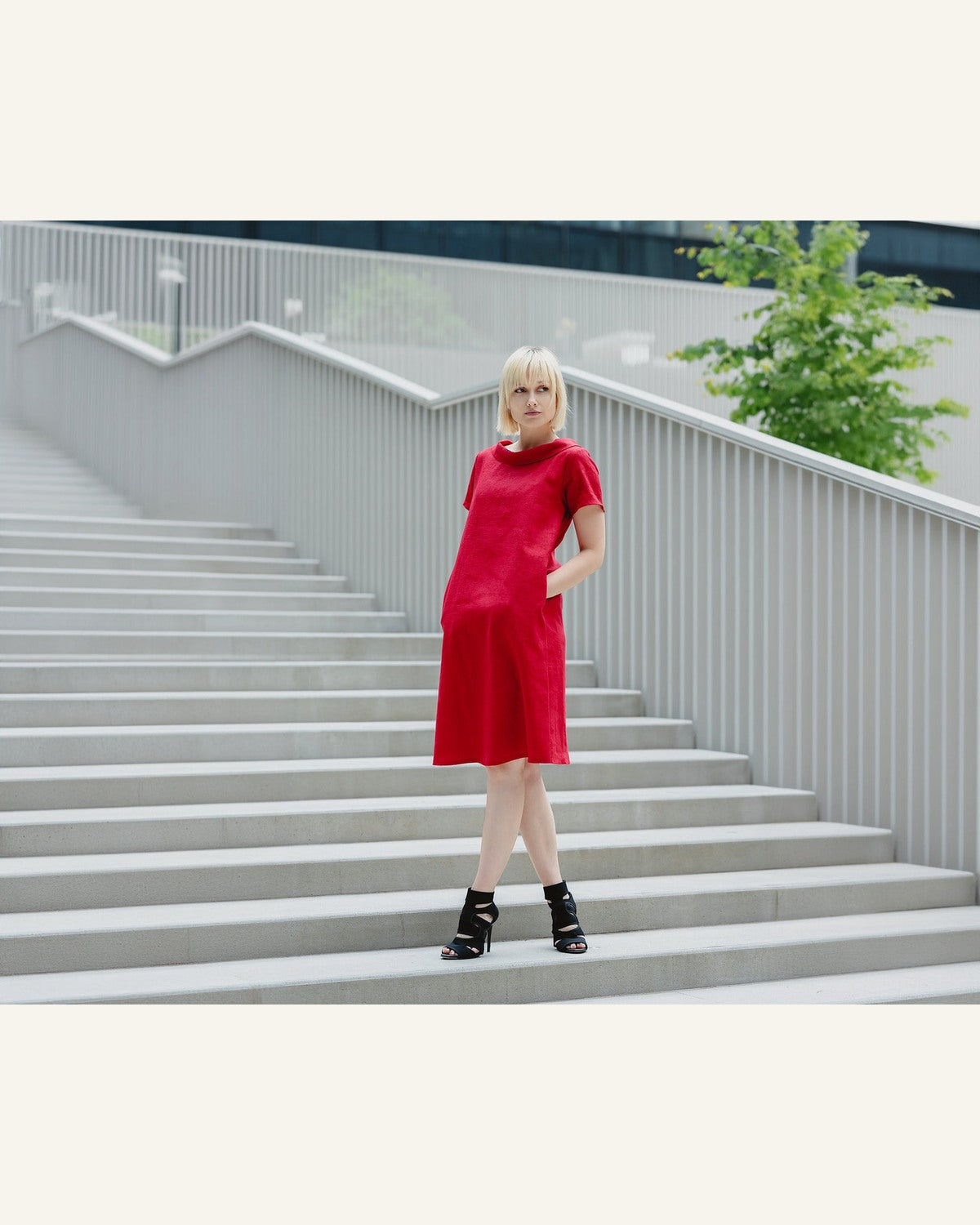 Graues Bürokleid mit Schleifendetail - Produktbild 3