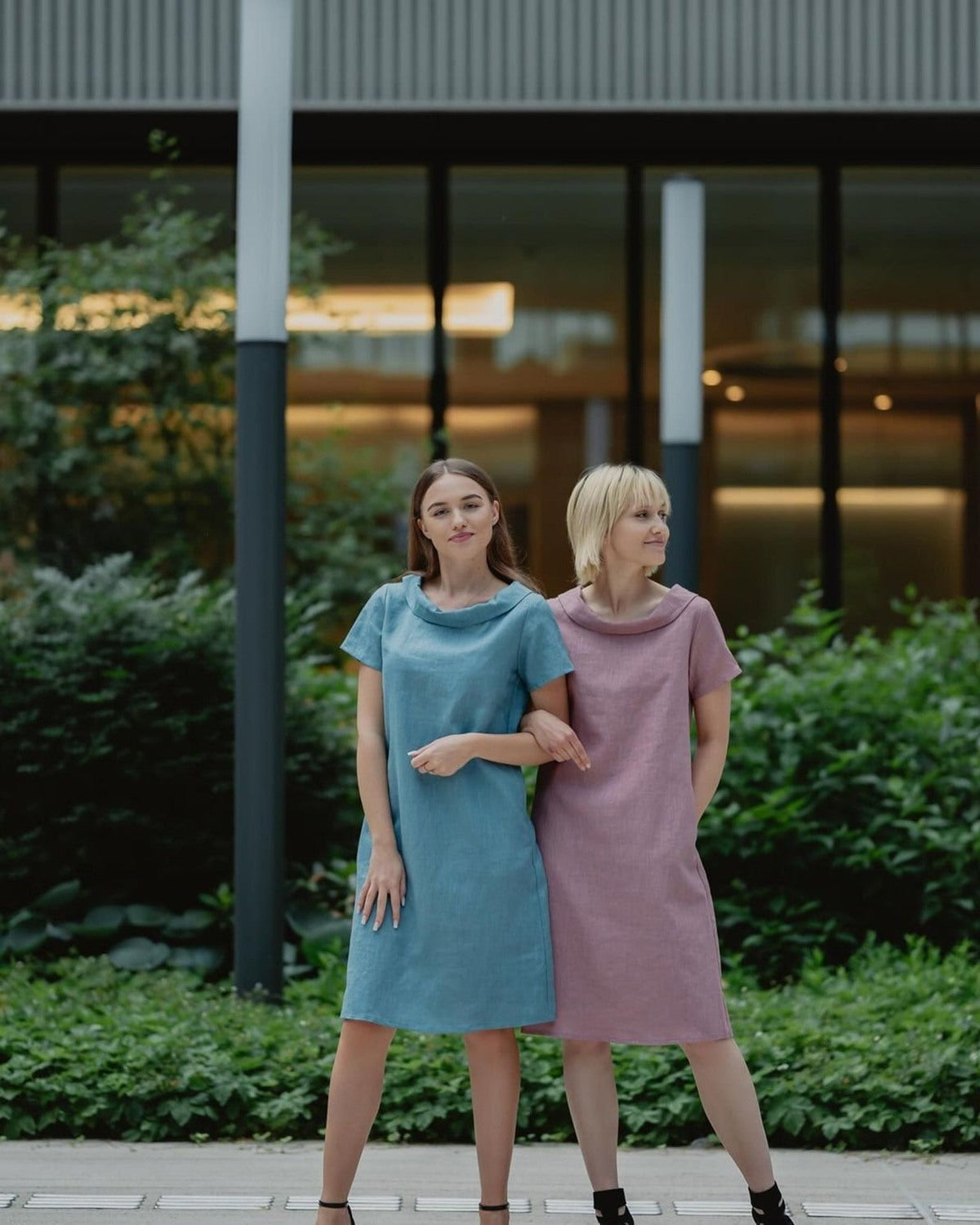 Grünes Leinenkleid für Gäste - Produktbild 5
