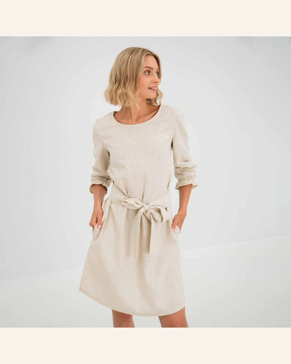 Leinenkleid mit langen Ärmeln und Gürtel - Produktbild 1