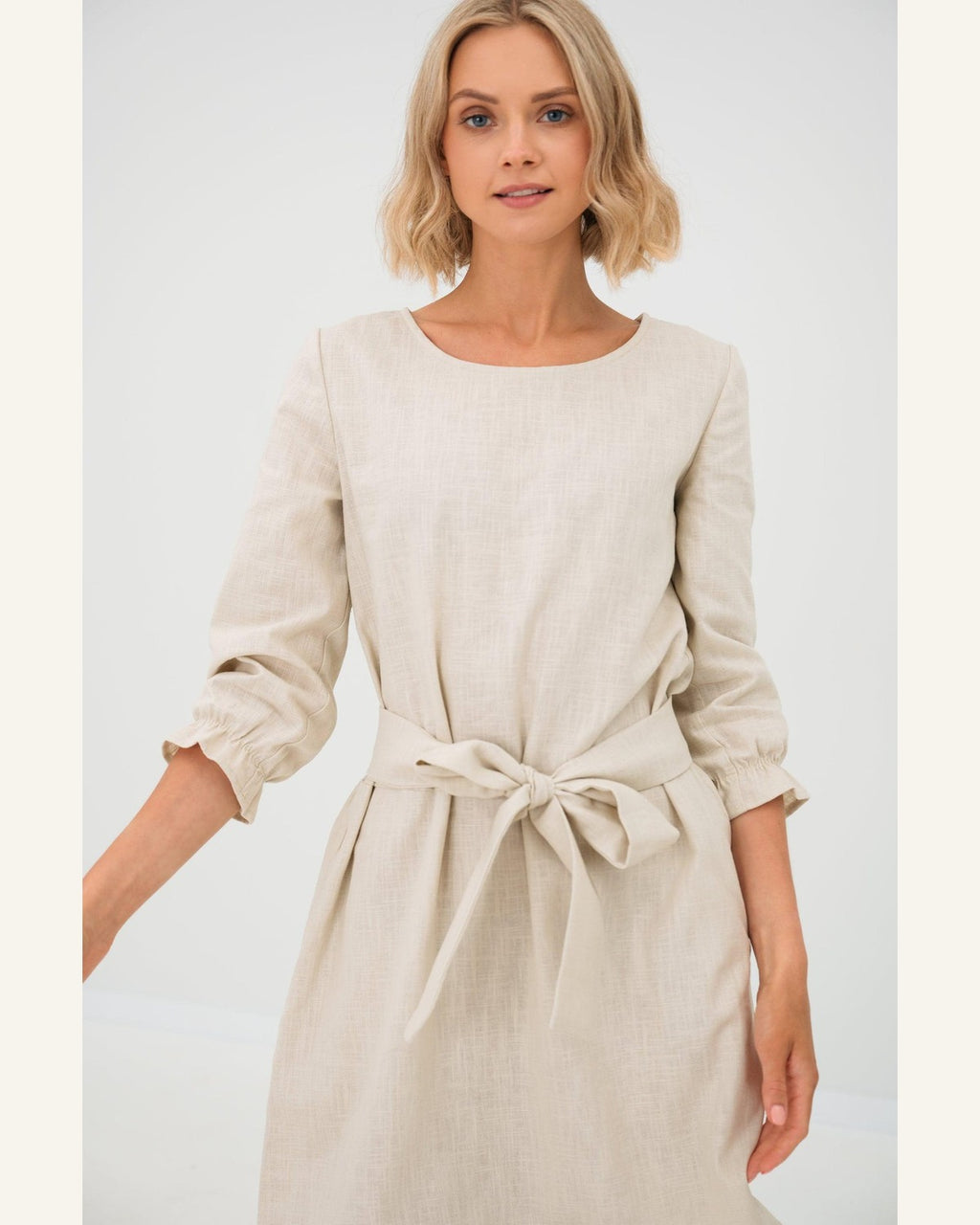 Leinenkleid mit langen Ärmeln und Gürtel - Produktbild 3