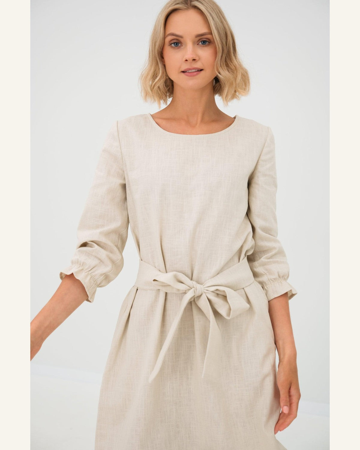 Leinenkleid mit langen Ärmeln und Gürtel - Produktbild 3