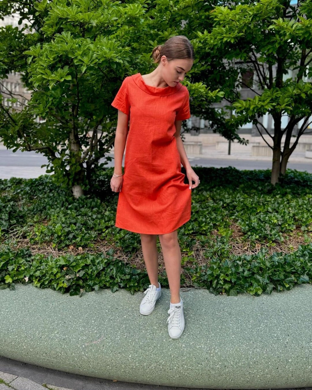 Oranges Leinenkleid mit Bootsausschnitt - Produktbild 1